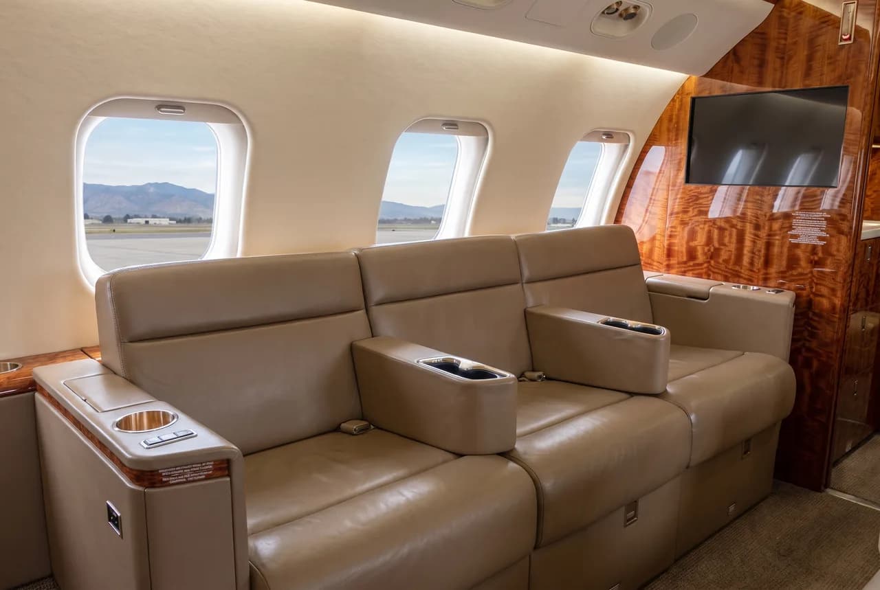 Bombardier Challenger 650 — photo 4 of 5