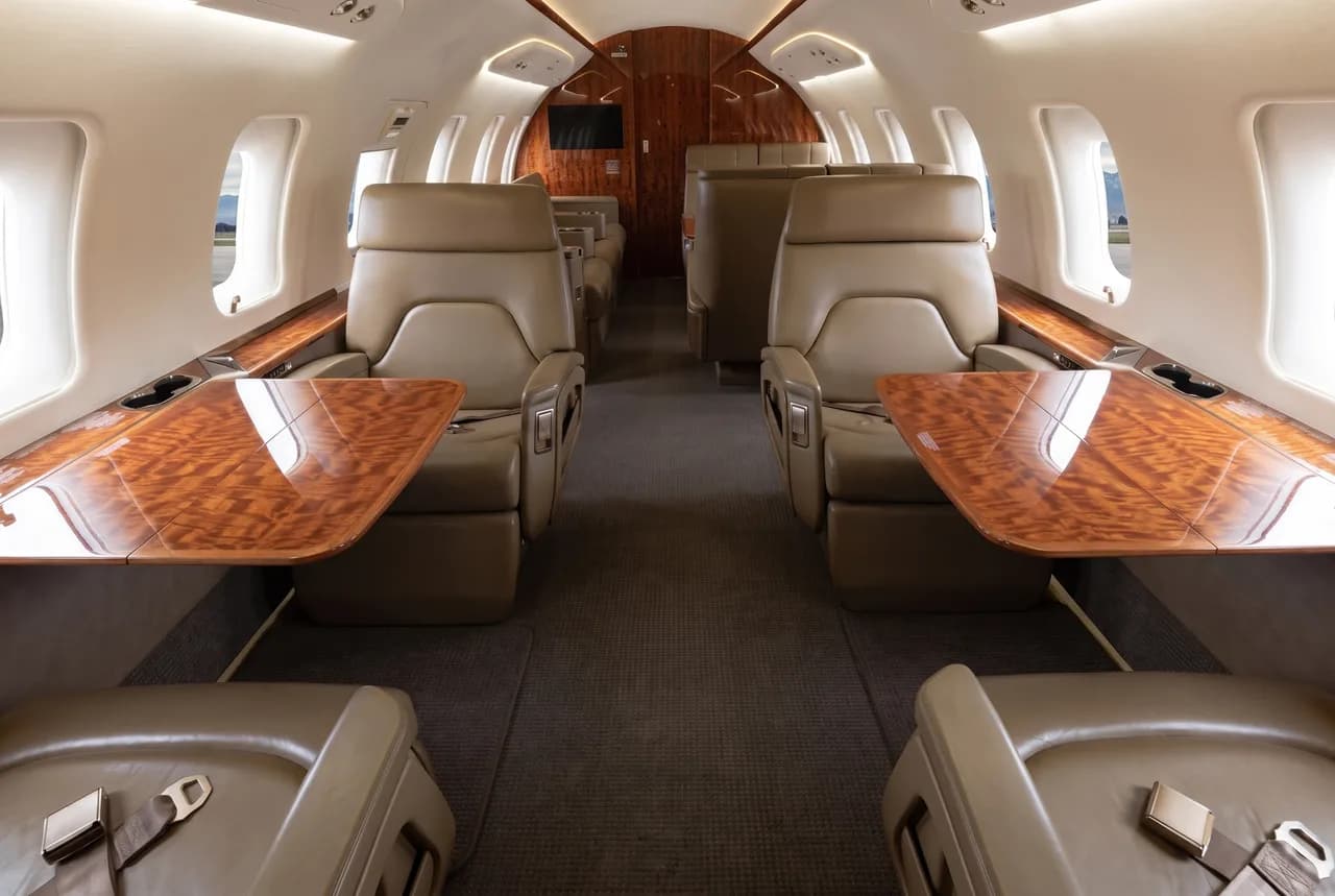Bombardier Challenger 650 — photo 2 of 5